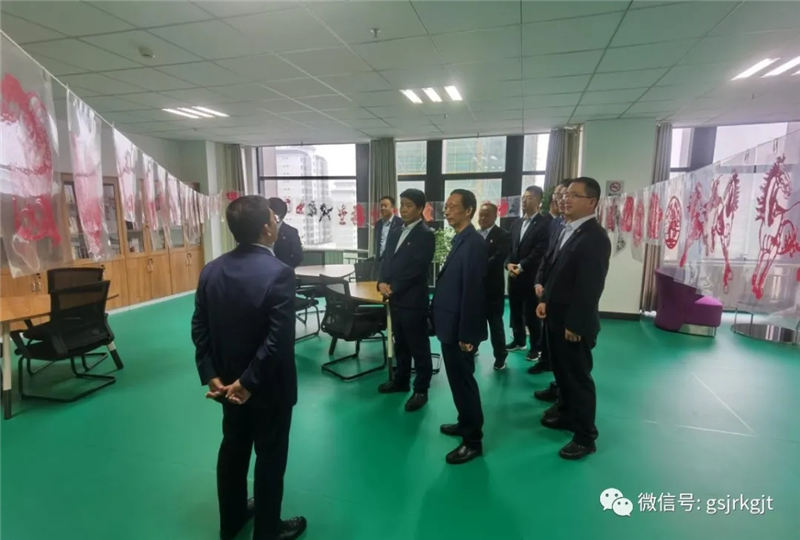 传承经典艺术 弘扬主题价值——金控定西担保进行员工剪纸展览活动