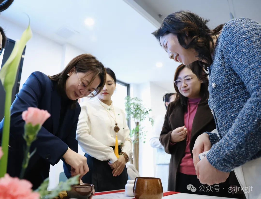 5EE7EEA34465E18FF0A61F82E55_59D4BBB1_1D348